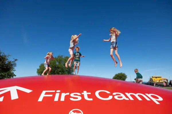 First Camps nye klimakalkulator gør bæredygtige ferievalg synlig
